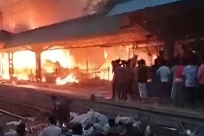 Fire breaks out at Bengal's Santhoshpur railway station