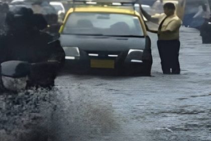 Mumbai rains_ CM Eknath Shinde orders govt offices to shut early in the midst of train delays _ All schools to be closed tomorrow in the midst of overwhelming rainfall alert